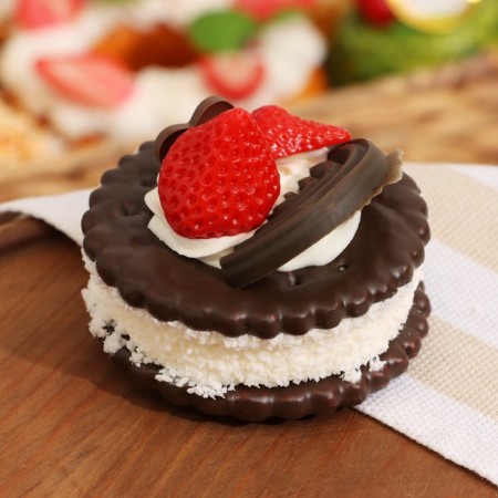 Mulyage - Magnet "Cracker Chocolate with Coconut" 7x7x6cm-1