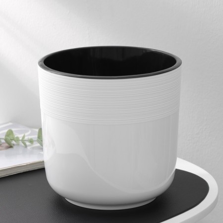Kashpo for flowers with an insert "Linel", 4.5 l, d = 19 cm, h = 19 cm, white color
