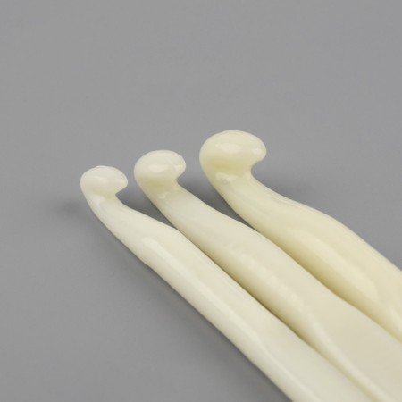 A set of hooks for knitting, d = 7/8/9 mm, 14 cm, 3 pcs, white color-3