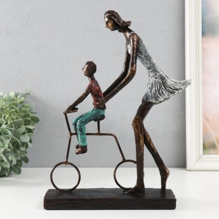 Polystone souvenir "Mom teaches her son to ride a bicycle" under metal 24x8x31 cm