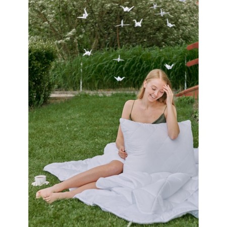 The pillow is quilted size 68x68 cm.-8