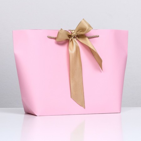 Gift package with a ribbon of 26 x 25 x 11 cm "Pink"