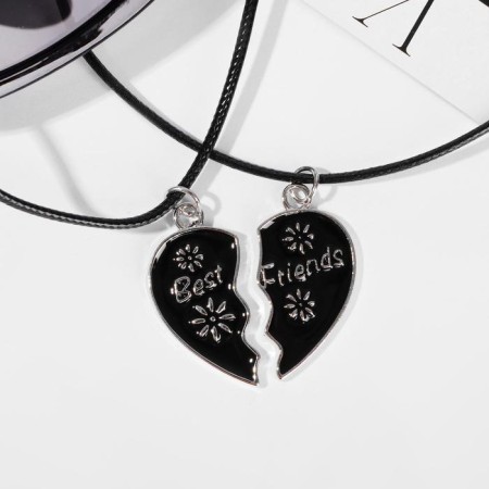 Kulons "Uenubles" flower and heart, black color on a black lace, 45 cm