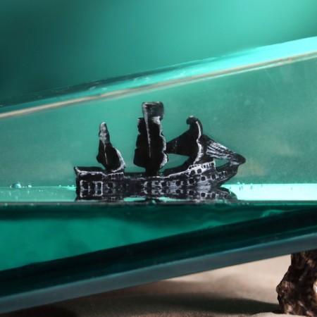 Ship in liquid, anti -stress "Black Pearl" 15 x 5.5 x 5.3 cm-2