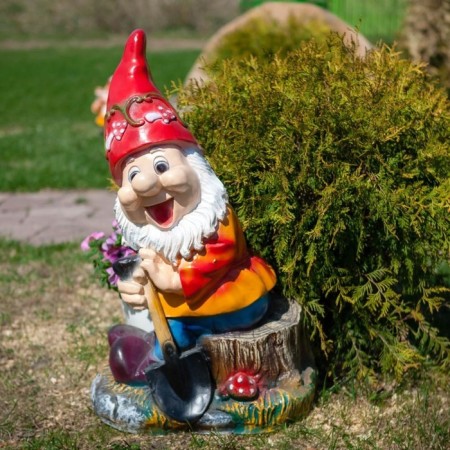 Garden figure "Dwarf on the stump" 45x35x77cm-1