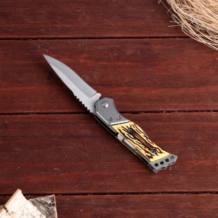 A folding semi -automatic "pescar", a 6cm blade, with a flashlight, an elephant. bone-1