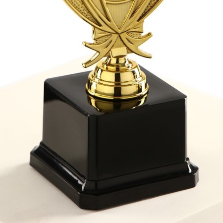 Cup 182b, award figure, gold, plastic stand, 24 × 12 × 8.5 cm.-5