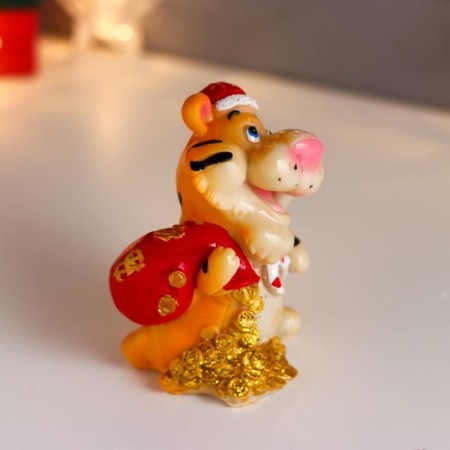 Piglite Polystone "Red Tigerick in a New Year's cap with gold in a bag" MIX 11x7x8.5 cm-3