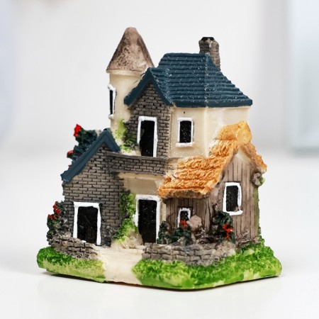 Figure "House Enchanted" 6x4x7cm-1