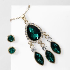 Set 2 objects: earrings, pendant 