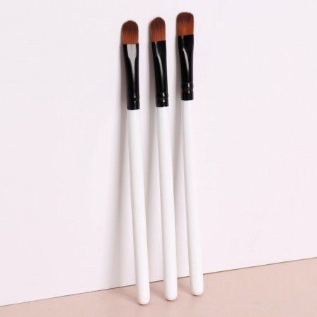 A set of makeup brushes, 3 objects, white/black color-2
