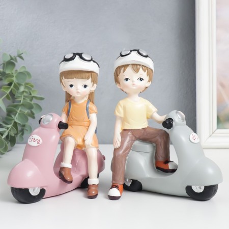 Souvenir Polystone "Boy/Girl on a moped" MIX 14x7.5x16 cm