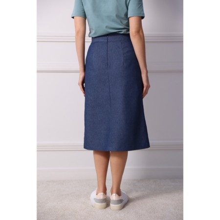 Skirt-trap is female, size 42-3