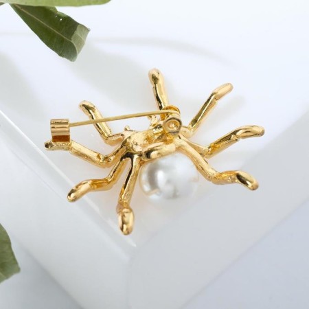 Brooch "Spider" pearl, white color in gold-2