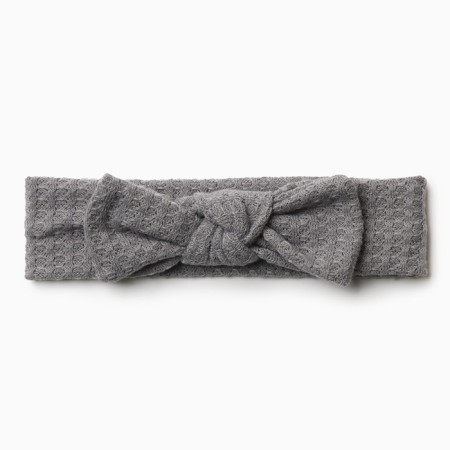 A bandage on the head of a baby I am a “bow”, a clear gray one. Rr. 46-48