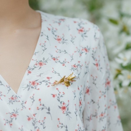 Brooch "Rose", white-green color in gold-2