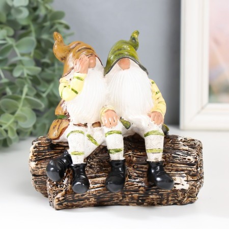 Polystone souvenir "Two gnomes in caps on the logs" 12.3x12.7x7.5 cm