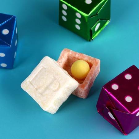 Chewing gum "Astrologer" in the form of a playing cube, taste: strawberries, watermelon, stake, 12 g.-1