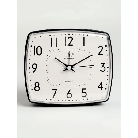 The clock is a boil room, on batteries, 14 x 12.8 x 4.5 cm, dial 13.5 x 11.6 cm-1