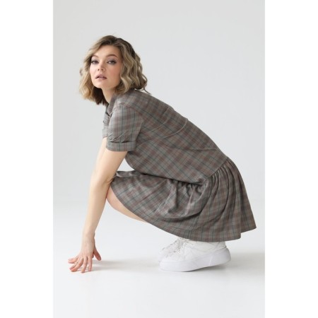 Dress with a shuttlecock on the bottom, size 42-1