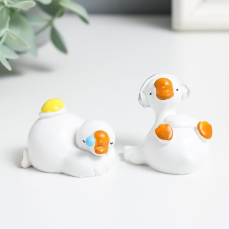 Souvenir Polystone "Betray of the White Goose" MIX 4x2.5x3 cm-1