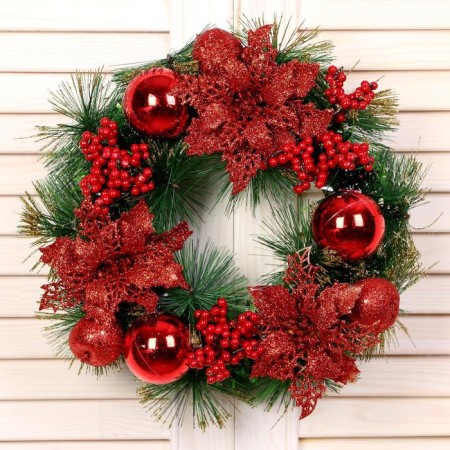 New Year's Wreath D-25 cm "Red berries and balls"