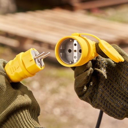 A portable moisture -proof outlet with a lid, s/h, 16 a, IP44, yellow rubber rubber rexant-1