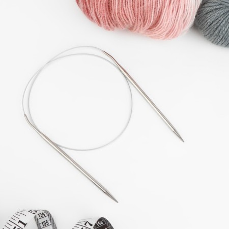 The knitting needles are circular, for knitting, with a metal cable, d = 5 mm, 14/80 cm-1