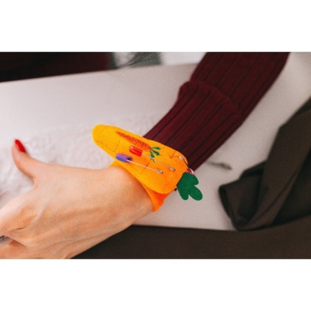 Needle on the bracelet "Carrot", 23 × 4.5 cm, color orange color-5