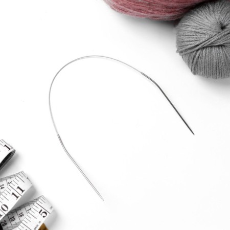 The knitting needles are circular, for knitting, with a metal cable, d = 2 mm, 10/40 cm-1