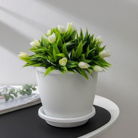 Pot with the pallet "Athena", 2.2 l, the color is white