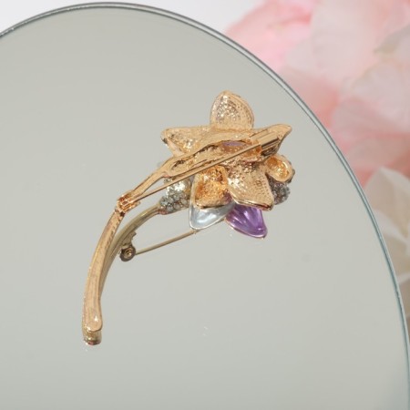 Brooch "Flower" Lily, the color of a lilac-white in gold-2