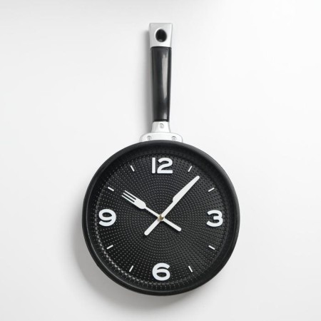 Watching clock, series: kitchen, "pan", smooth move, 20 x 35 cm, mix