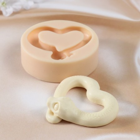 Silicone Mold "Heart Snake" 2.5x8x8 cm-3