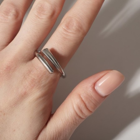The ring “minimal” two lines, the color is silver, dimensionless-2