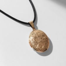 Pendant on the lace 