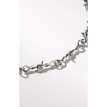 The necklace "wire" is prickly, the color is silver, l = 45 cm-2