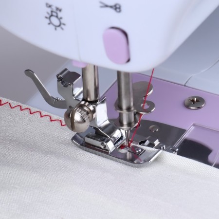 Feet for sewing machines, overlapping "G"-2