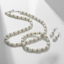 Set 3 objects: earrings, beads, bracelet 