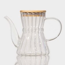Glass teapot with a bamboo lid 