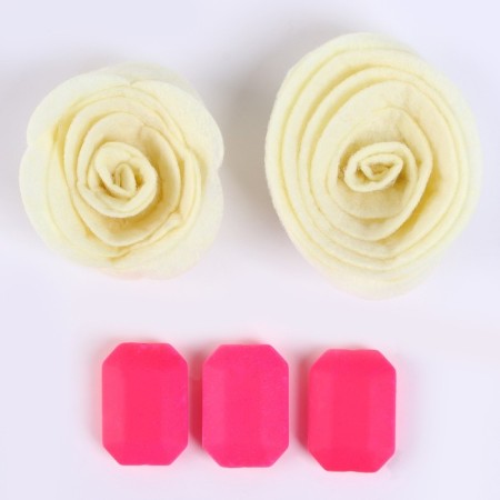 Set for creativity: Decor made of felt and a set of beads "Flower ornament"-1