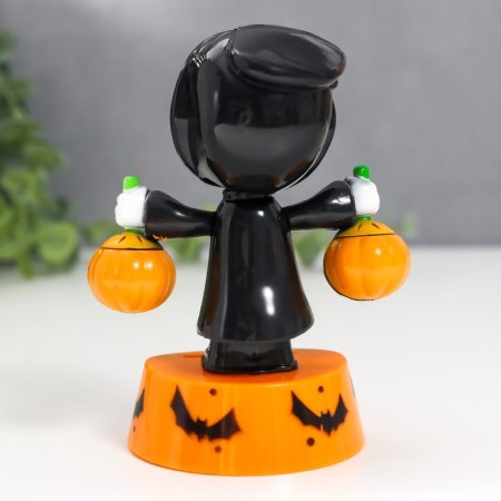 Plastic pendulum from the solar battery "Skeletal in a hoodie with pumpkin" 5.7x5.7x9.5 cm-3