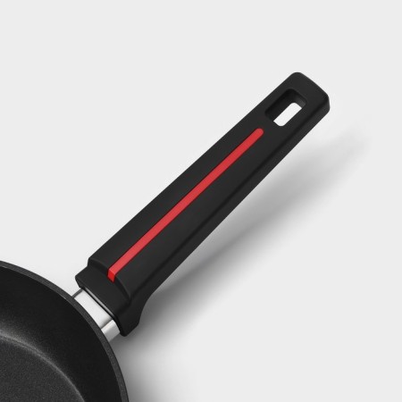 Pan Magistro Flame, D = 26 cm, h = 4.9 cm, Soft-Touch pen, anti-stick coating, induction-3