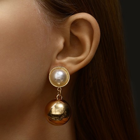 Clips "Busina", white color in gold-2