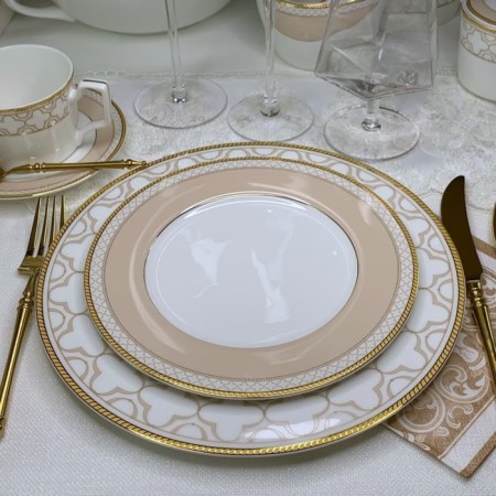 A set of 6 plates Lenardi, D = 22 cm-1