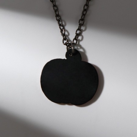 The suspension on the chain on Halloween "Devil's beautiful."-2