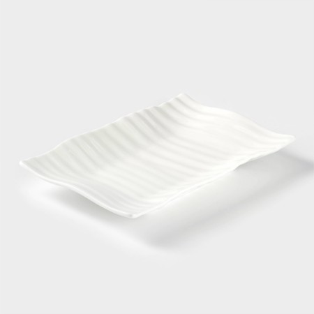 Porcelain dish, 18 × 11.5 cm, white color