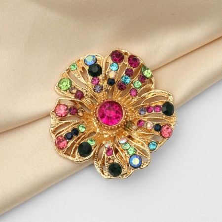 Clutch for the “Flower” scarf, wave -colored in gold