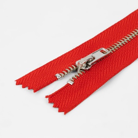 Metal zipper, No. 4, non -proceeding, automatic lock, 15 cm, red/silver color-1