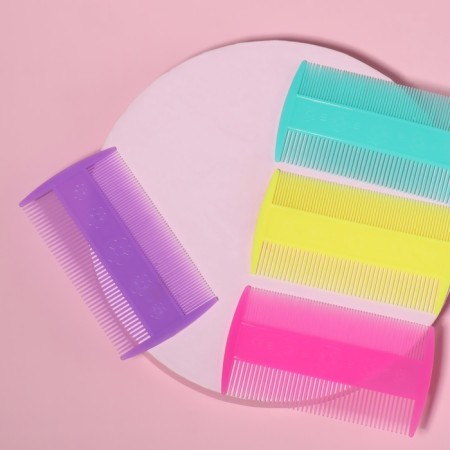 The comb is bilateral, 9 × 5 cm, color mix-1
